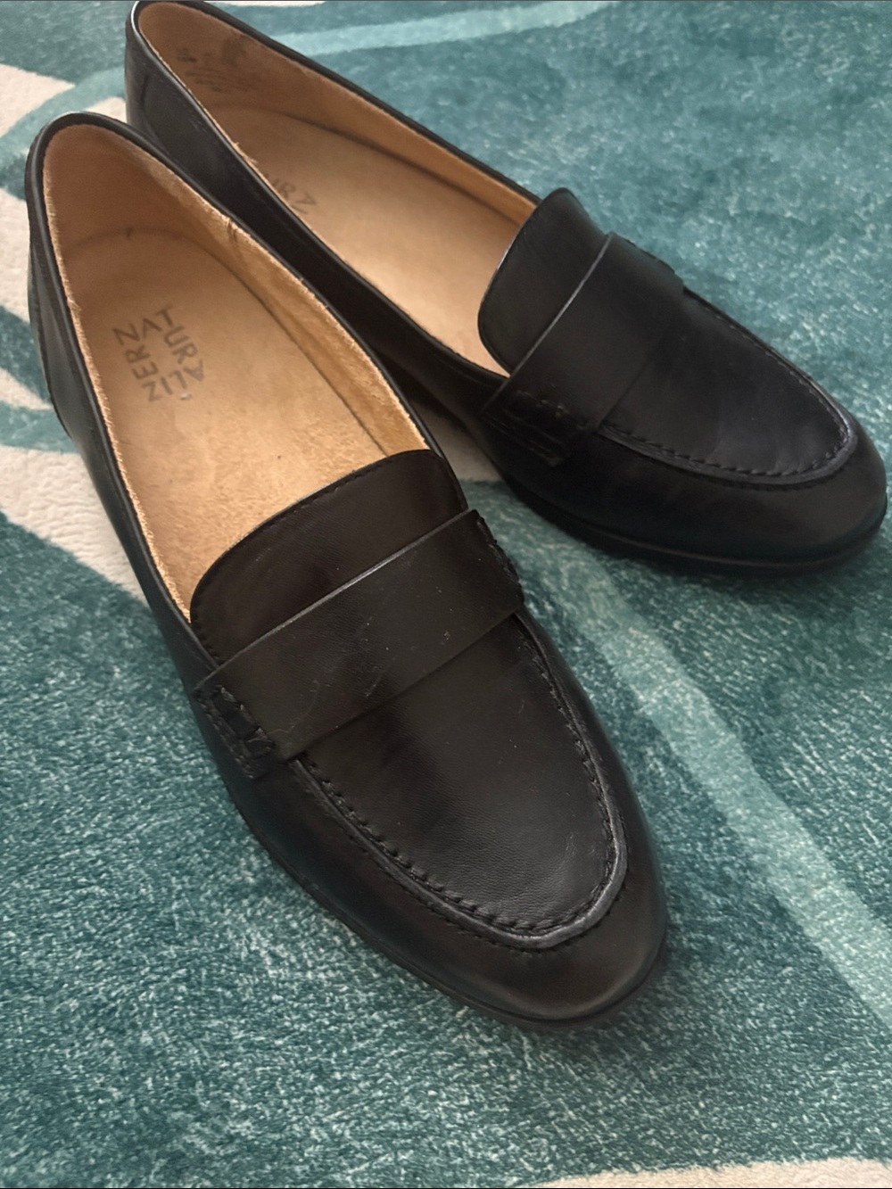 Naturalizer Black Leather Womens Penny Loafers